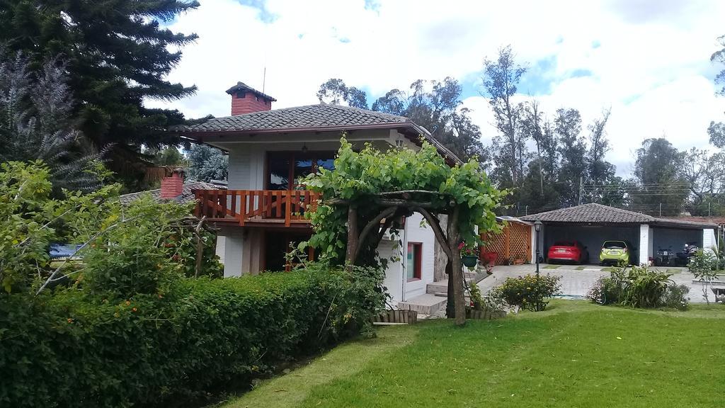 Hosteria Quinta Emilia Кито Екстериор снимка
