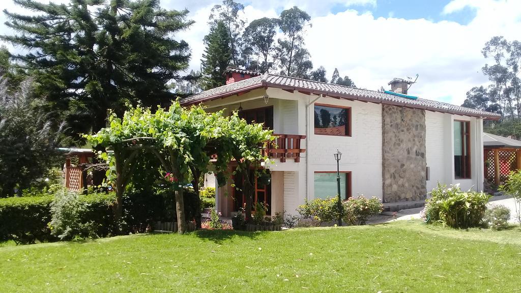 Hosteria Quinta Emilia Кито Екстериор снимка