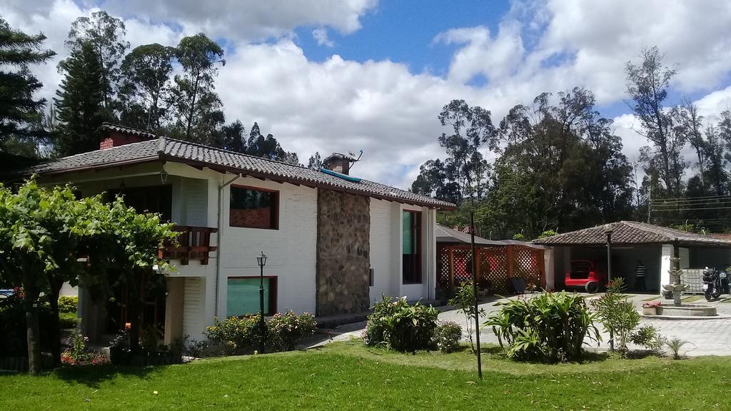 Hosteria Quinta Emilia Кито Екстериор снимка